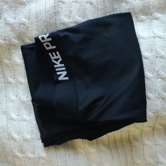 Nike cropped leggings - Picture 2 of 4